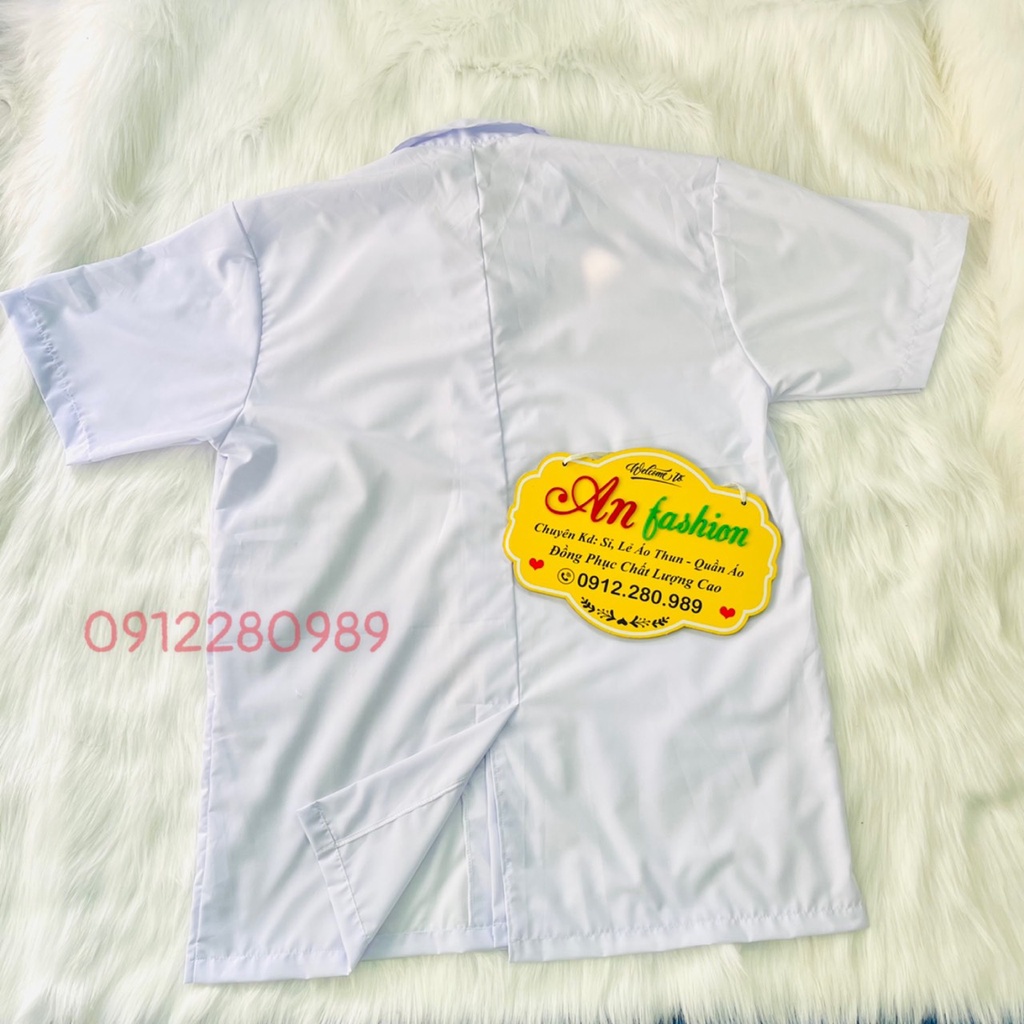 Áo Blouse Trắng Nam Điều Dưỡng Ngắn Tay 2 túi vuông - Áo Bác Sĩ, Dược Sĩ Vải Silk Mịn Mặc Mát.