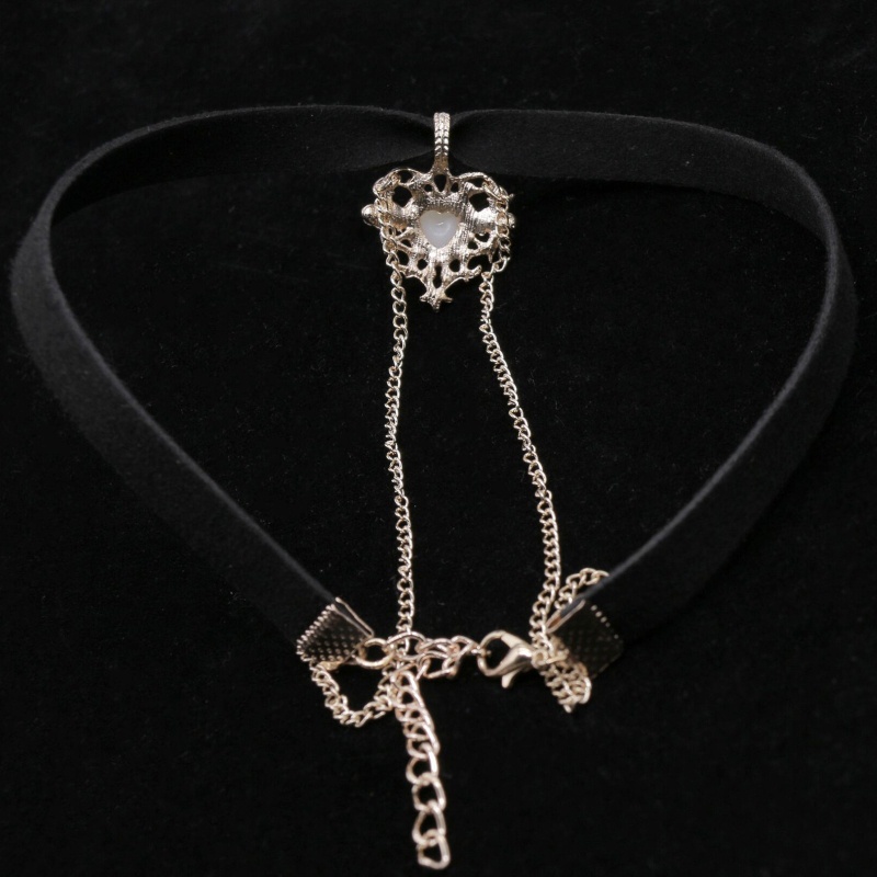 Vòng Cổ Choker Dây Nhung Đen Mặt Trái Tim Thời Trang