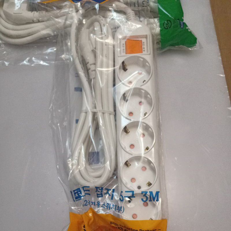 Ổ cấm điện hàn quốc 3 chấu tiếp địa sườn 5 lỗ 1 công tắc .có dây điễn dài 3m tự động ngắt điện khi quá tải