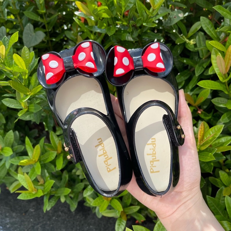 Giày nơ Mickey/Minnie nhựa dẻo cho bé 2 màu đỏ/đen