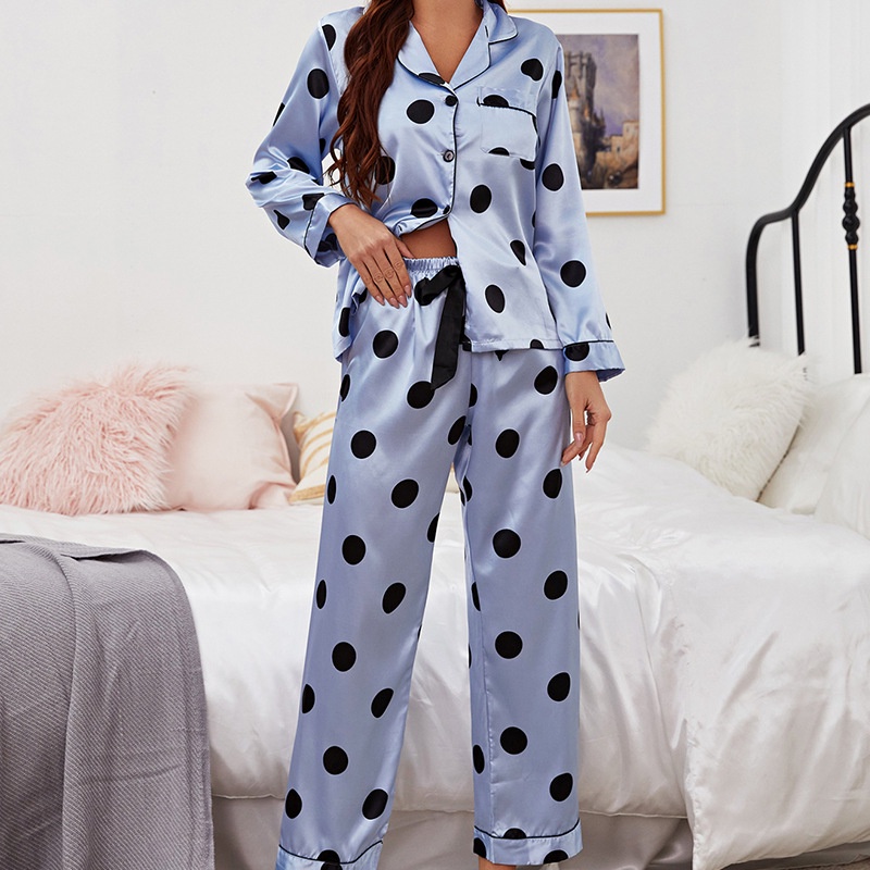 Bộ đồ ngủ dáng dài thiết kế thời trang đơn giản dành cho nữ