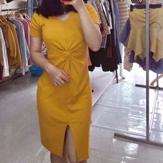 Đầm xoắn eo
