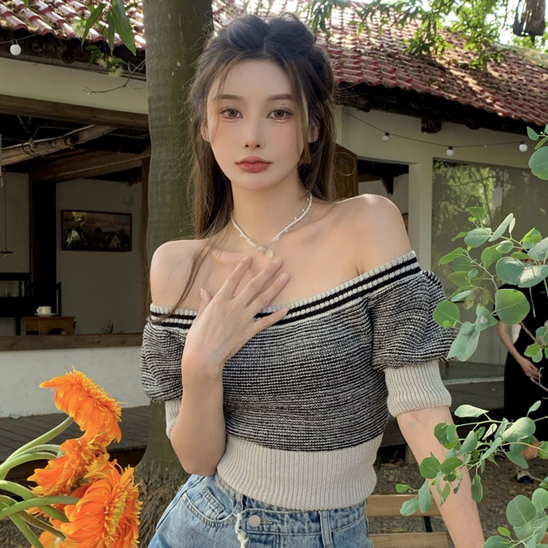 Áo Thun Tay Ngắn Hở Vai Màu Sắc Tương Phản Thời Trang Cho Nữ