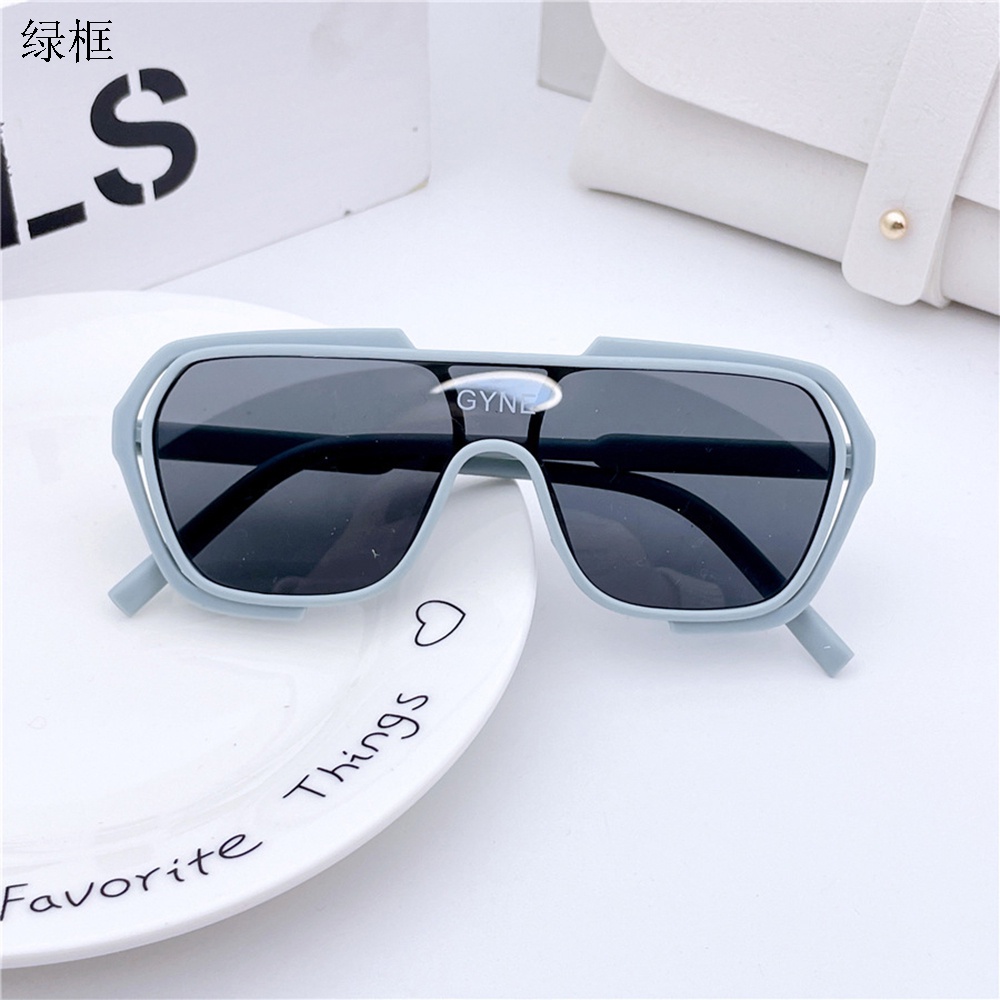 Kính Mát Thời Trang Với 7 Màu Sắc Đa Dạng