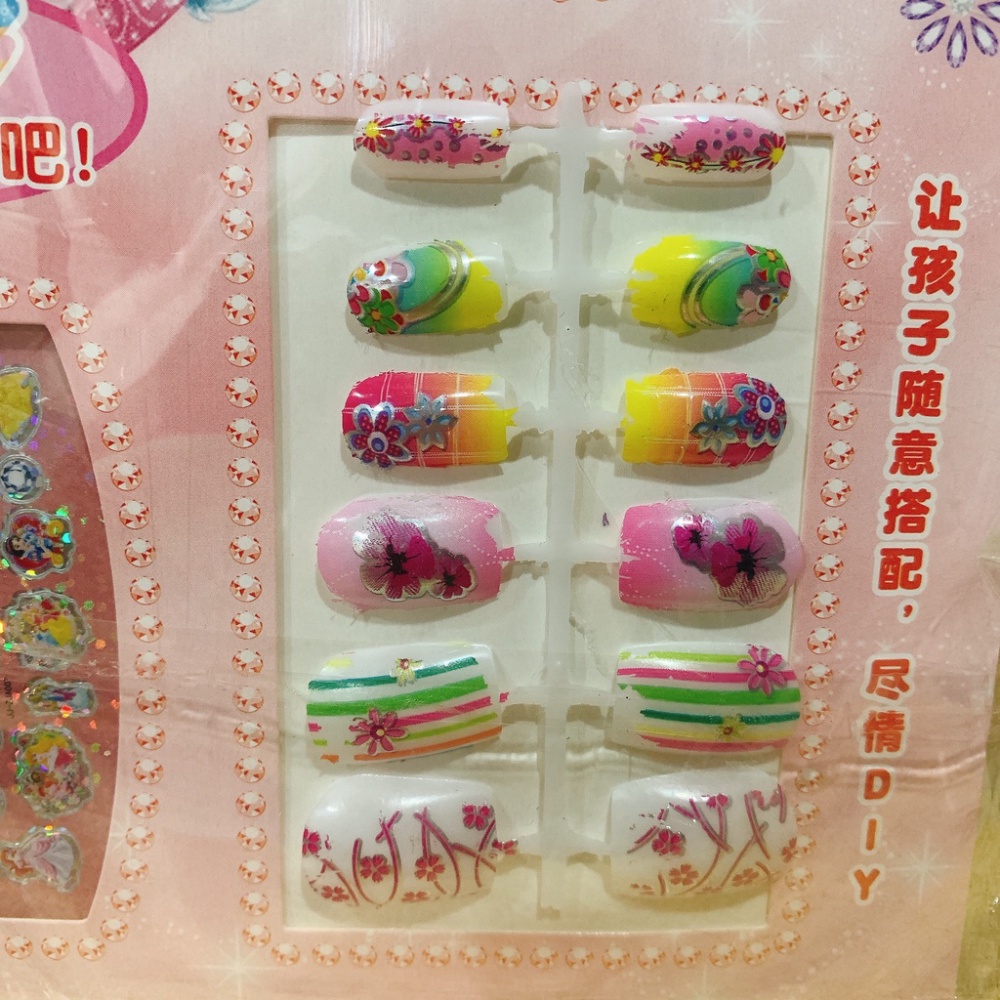 Trang điểm móng cho bé gái làm đẹp