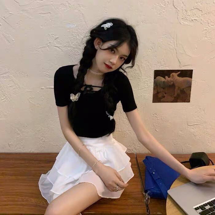 Chân váy xòe 3 tầng phối dây cột cá tính màu trắng và đen | BigBuy360 - bigbuy360.vn