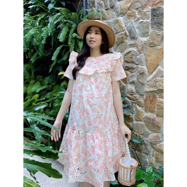 Đầm bầu ren thêu đuôi cá viền bèo ngực - Mochi Dress