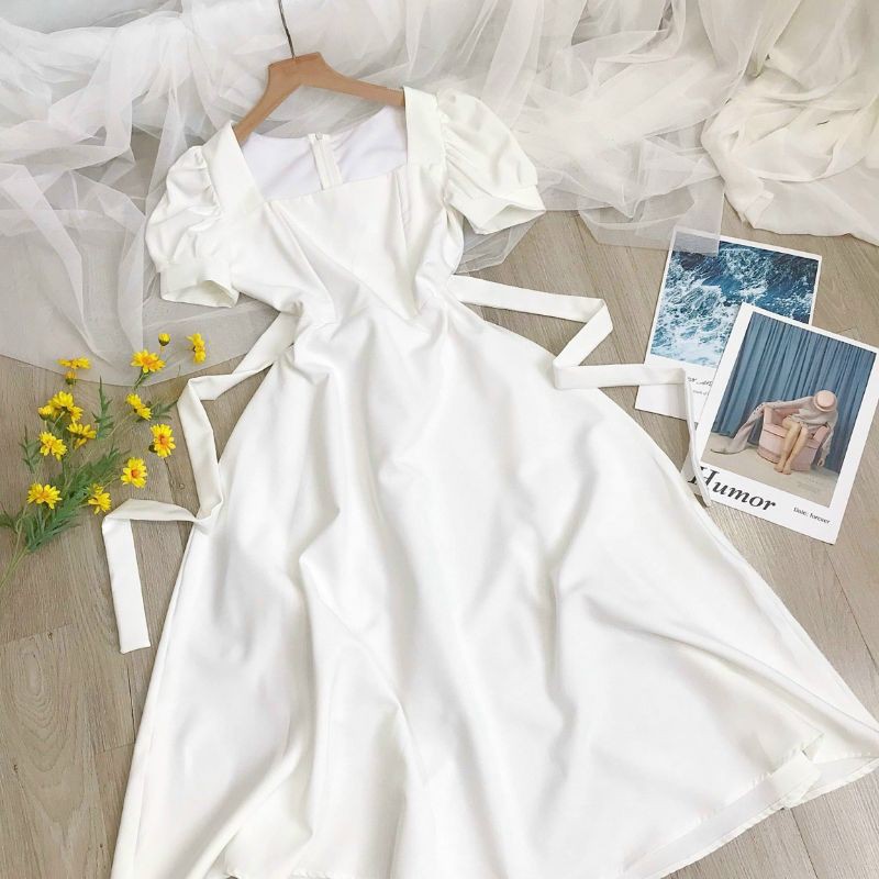 Đầm trắng xoè cổ U dây eo.