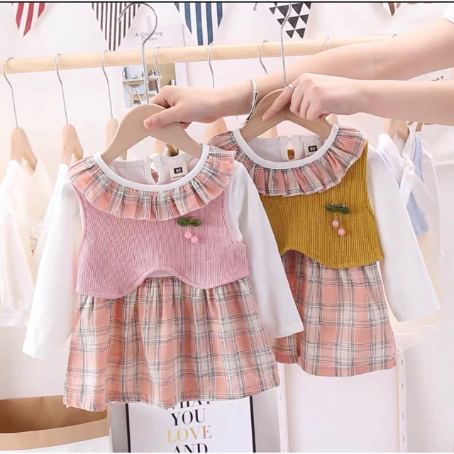 Set váy caro hồng kèm áo khoác khỉ nhẹ cho bé