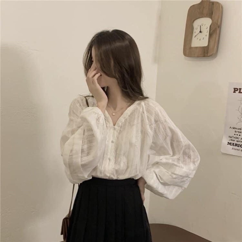 Áo sơmi cổ chữ V đắp ren dọc khuy trước