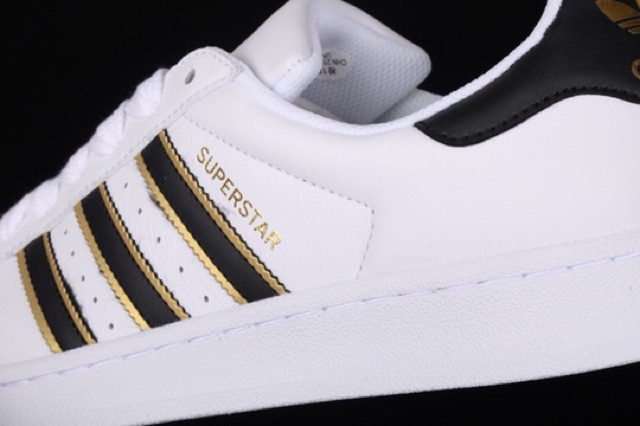 Giày Adidas Superstar trắng gót đen