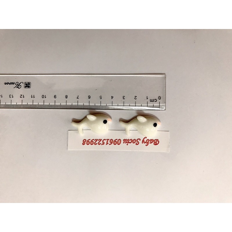 Charm con cá trắng, sticker cute cho bé, đồ trang trí để bàn Baby Sociu