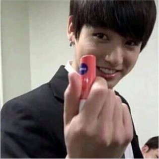 son dưỡng môi nivea Jungkook - BTS