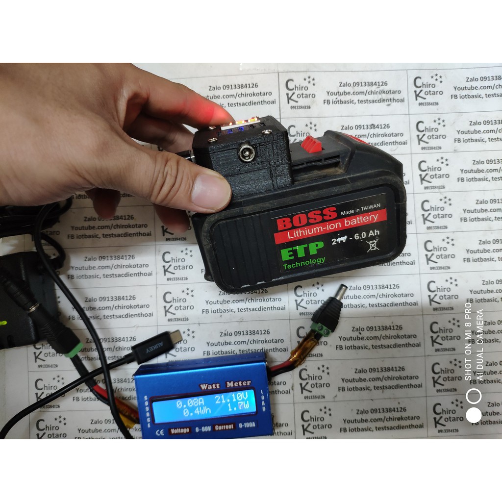 Bộ đế sạc và báo pin kèm nguồn dự phòng 5V 3A cho máy BOSS, pin ETP 21V và các pin có dạng tương tự