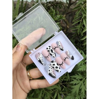Móng giả thiết kế hoạ tiết độc lạ