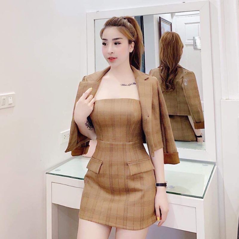 Set áo khoác tay lỡ và đầm body cúp ngực kẻ caro