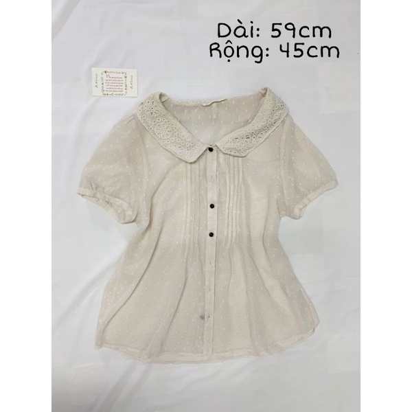 Áo sơ mi cổ sen màu trắng ngà ngắn tay vintage
