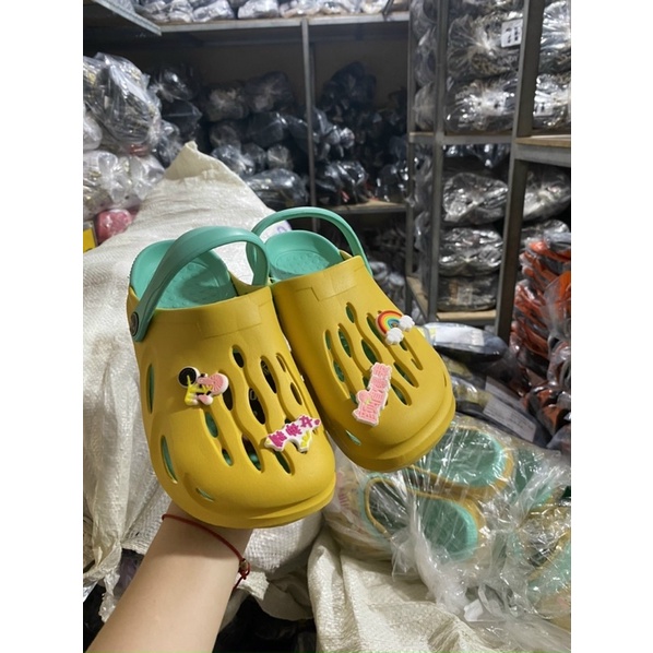 Dép sục crocs unisex đi biển - Giày nhựa lỗ nam nữ đi mưa nhiều màu siêu nhẹ SL023