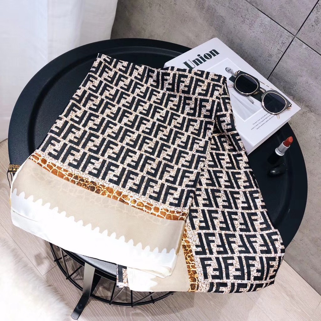 Khăn Choàng Lụa Dài In Chữ Thời Trang Cho Nữ