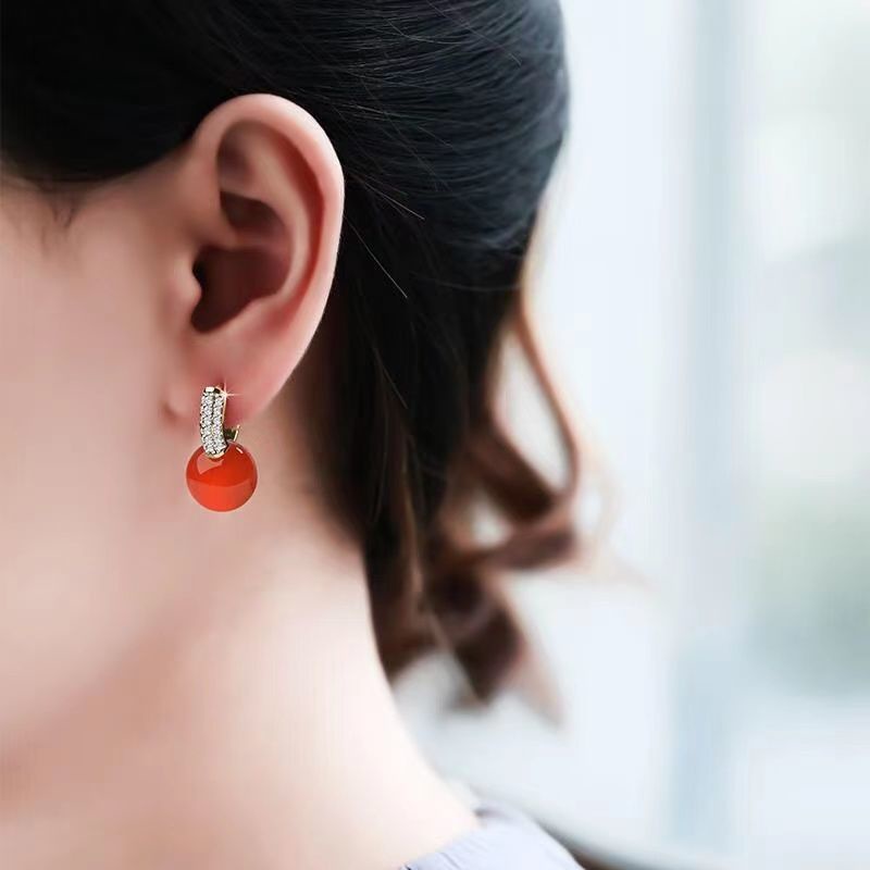 Khuyên Tai Thép Titan Đính Ngọc Trai Đỏ Phong Cách Retro Hàn Quốc