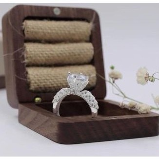 NHẪN NỮ BẠC GẮN ĐÁ CHỦ TO SANG CHẢNH