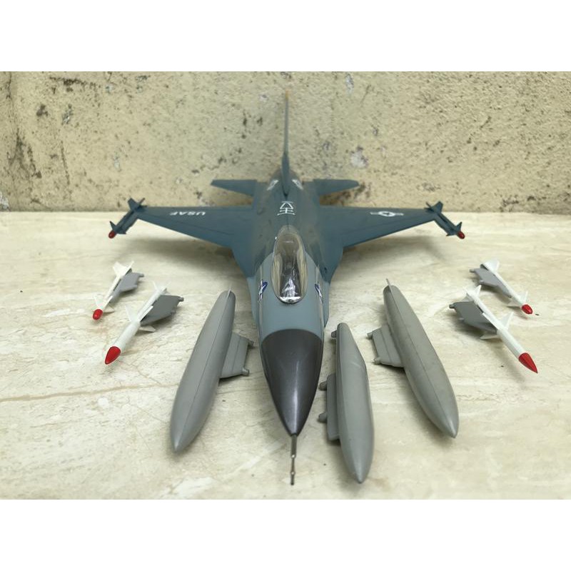 Mô hình Máy báy F-16. 1:72-ABS