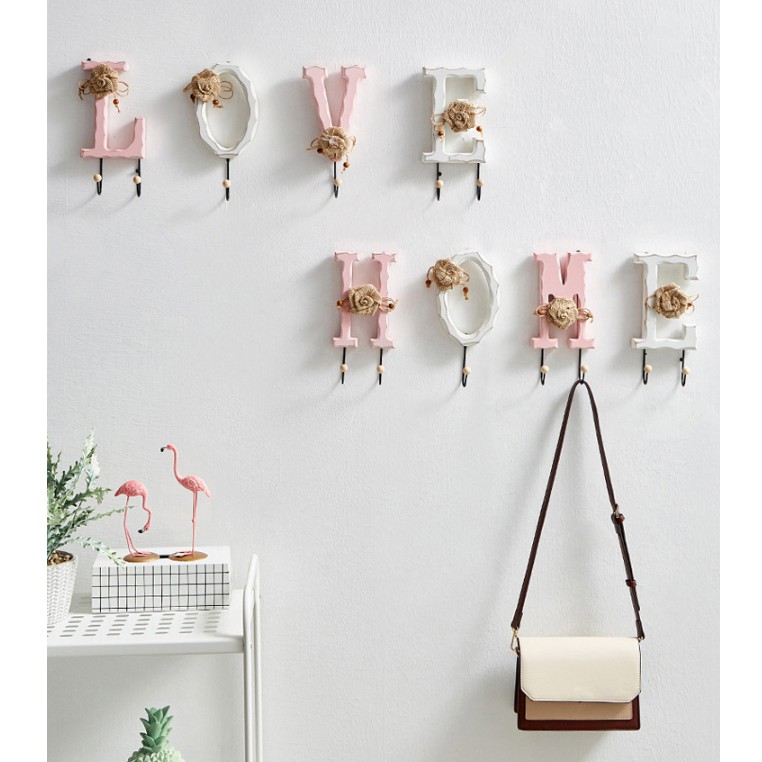 Móc treo tường hình chữ Love-Home siêu dễ thương treo vật dụng túi xách,nón, chìa khóa...chất liệu gỗ, có kèm đinh.
