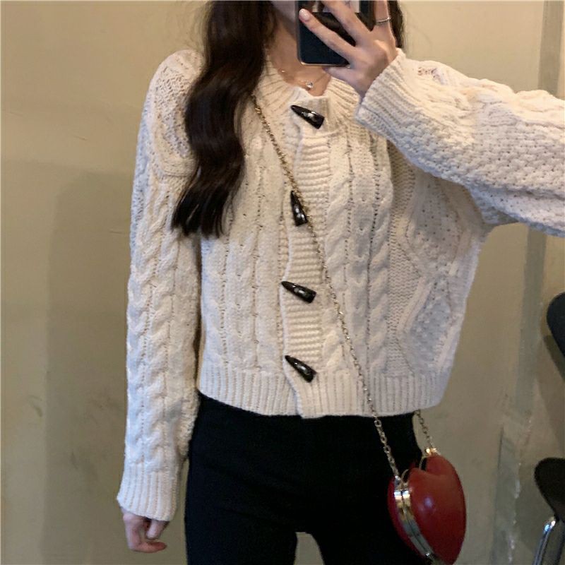 Áo len vặn thừng cài khuy gỗ phong cách tối giản