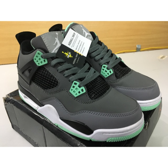 Giày bóng rổ Air Jordan 4