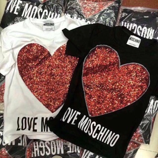Áo trái tim love moschino