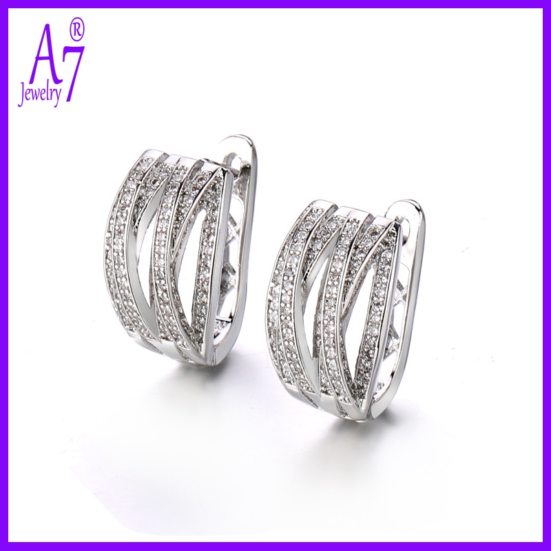 Hoa tai nhiều vòng đính đá sang trọng