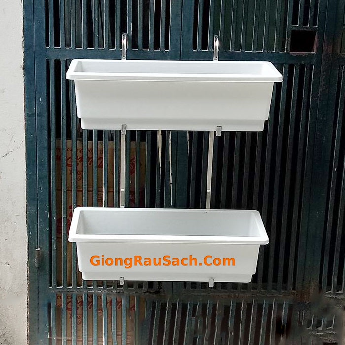 Combo Móc Treo Ban Công 2 Tầng + 2 Chậu Trồng Dài Thông Minh 67*24*20