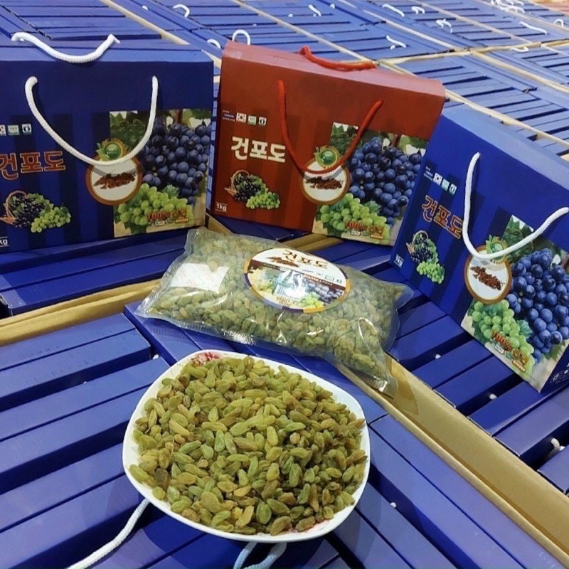 Nho sấy khô Hàn Quốc hộp 1kg có túi xách sang trọng