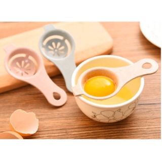 Dụng cụ tách lòng đỏ trứng gà cho bé