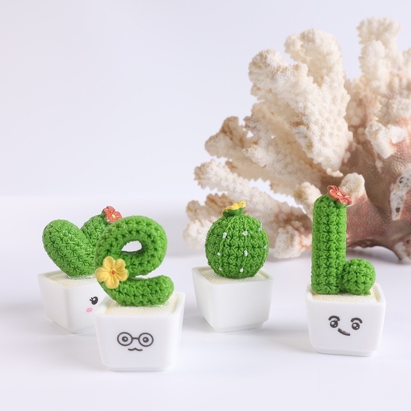 1 Chậu Cây Xương Rồng Nhân Tạo Mini Bằng Nhựa Resin Mini Trang Trí Bàn Làm Việc