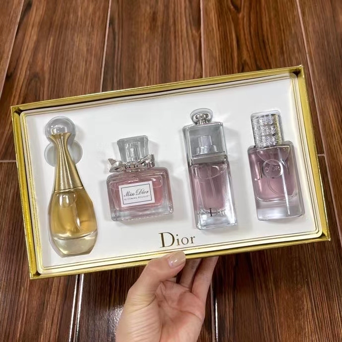Bộ 4 Lọ Nước Hoa Dior Cao Cấp Sang Trọng | BigBuy360 - bigbuy360.vn