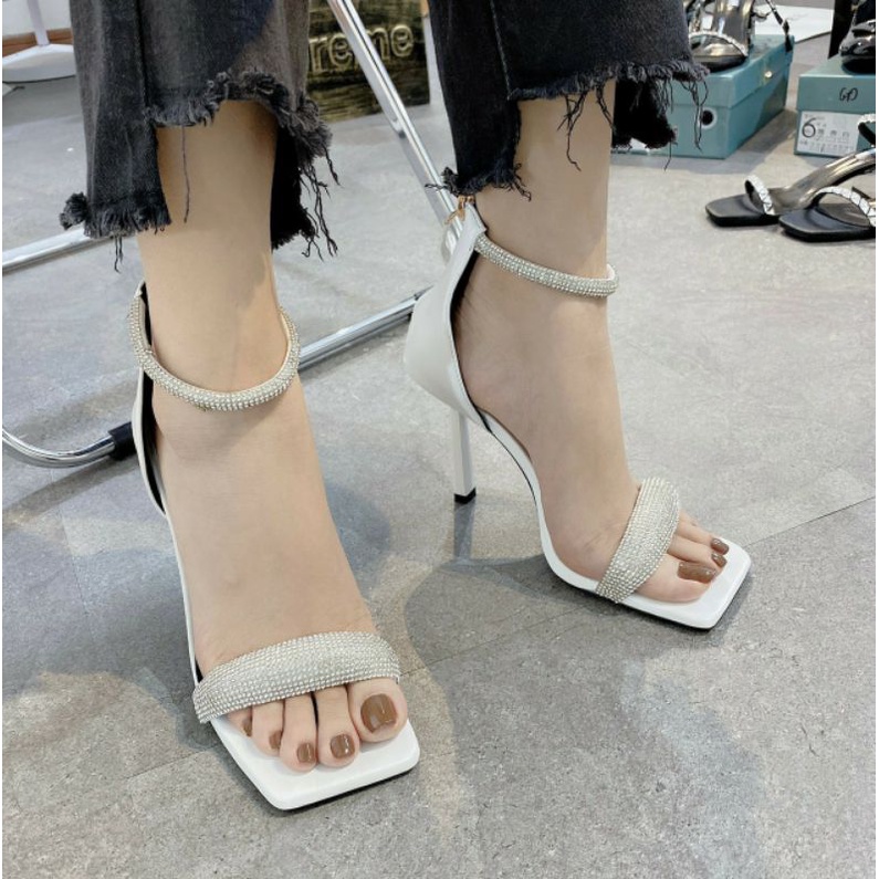 Sandal quai đá Versacee đen trắng da xịn màu đẹp lạ
