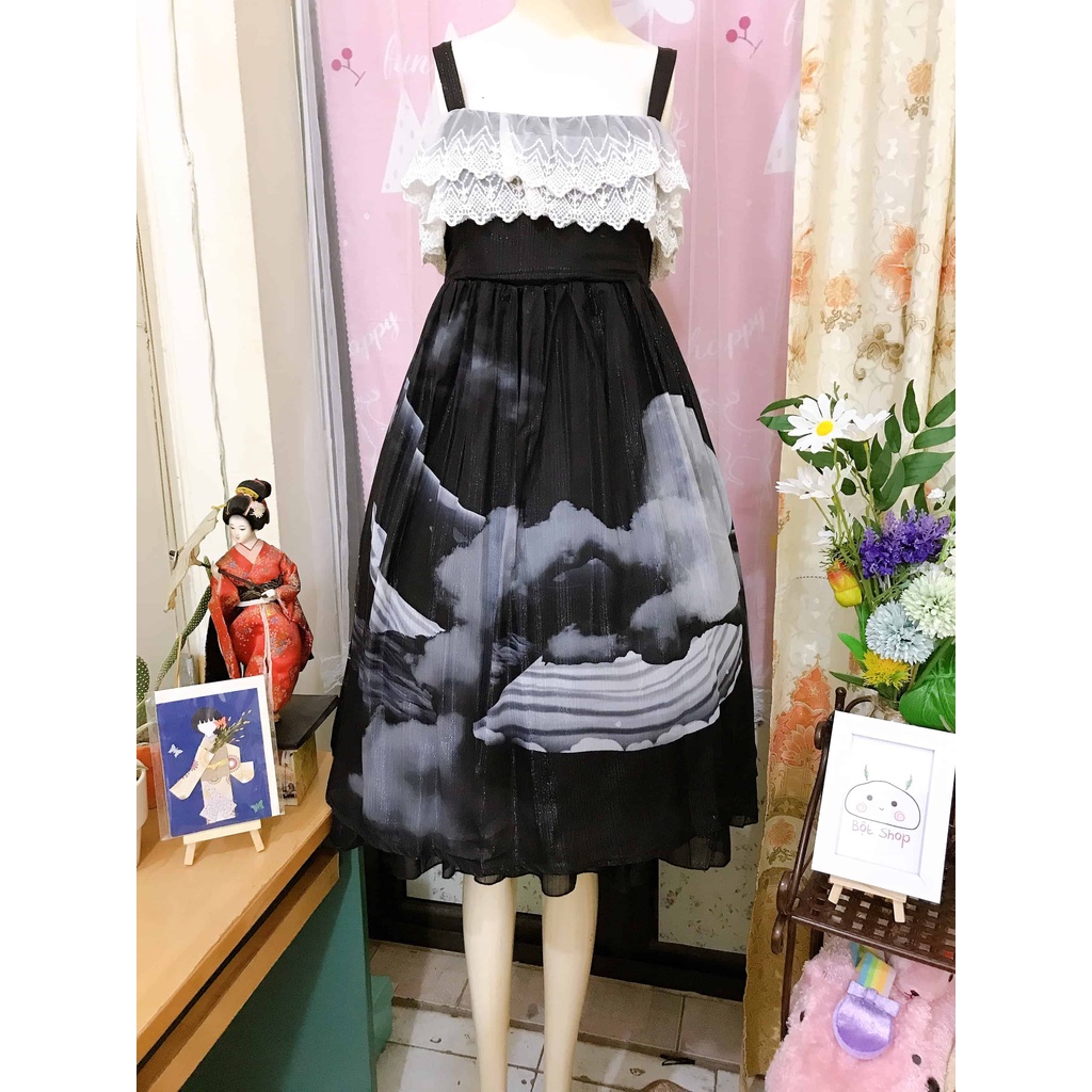 Đầm Lolita đen kim sa phối ren
