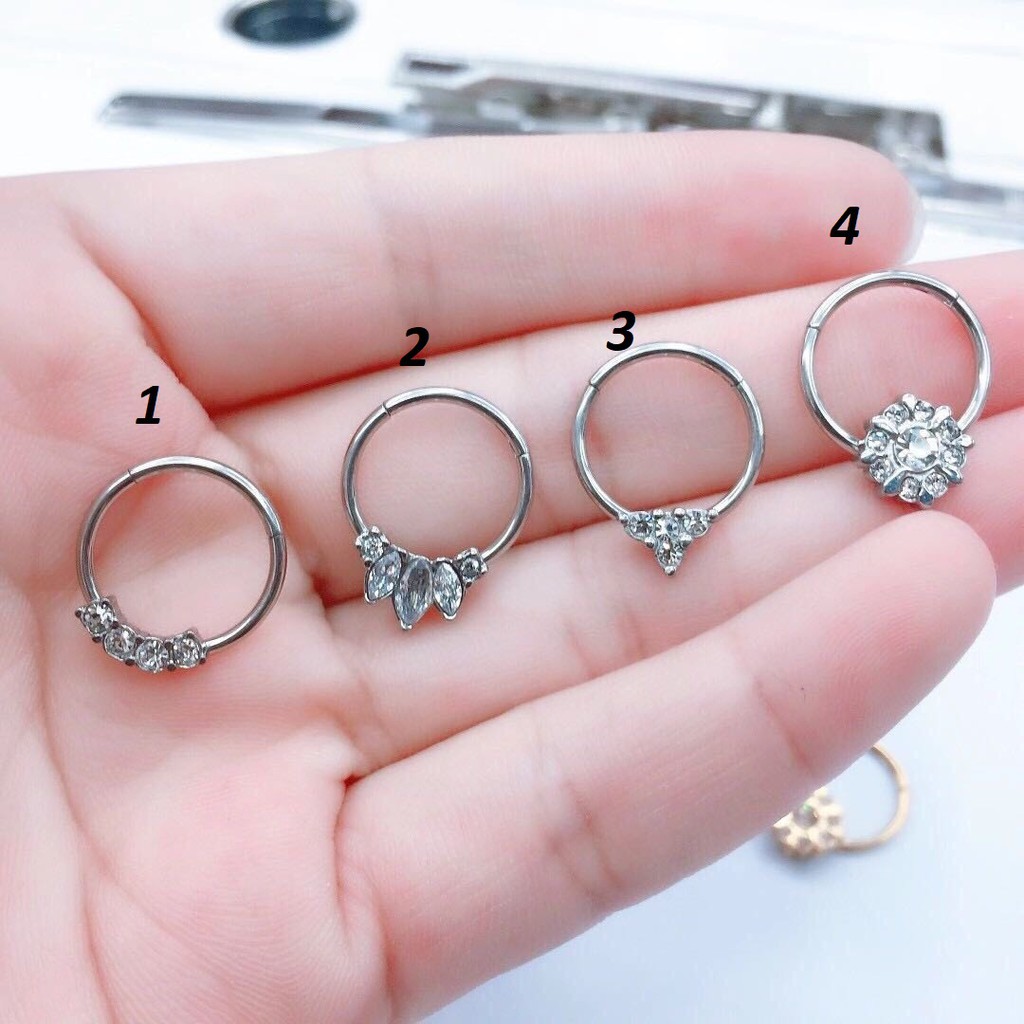 KHUYÊN TAI TRÒN BẬT KHẤC ĐÁ HÌNH - THÉP KHÔNG GỈ