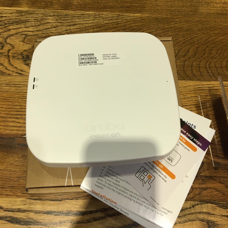 Bộ Phát wifi ARUBA INSTANT ON AP11 chịu tải được 60-70 người dùng kèm nguồn Unifi 48v AF