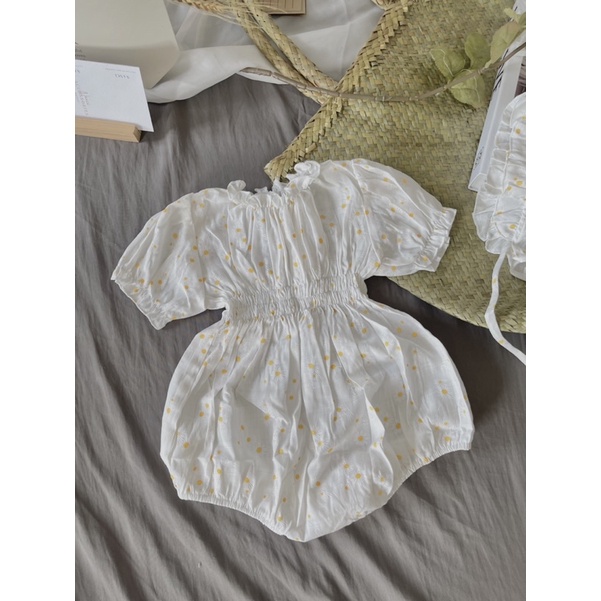 Đồ bộ liền thân em bé + nón hoa cúc nhí vân nổi Nanci room