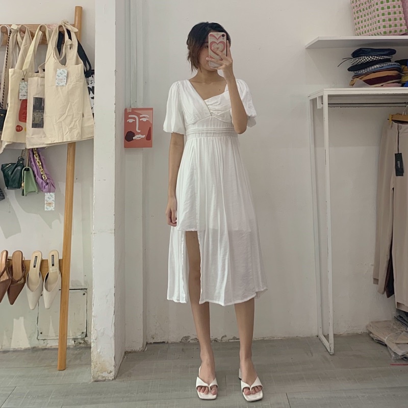 Đầm trắng midi xoè