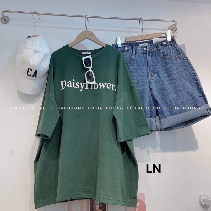 Áo phông xanh lá đậm in chữ DA6