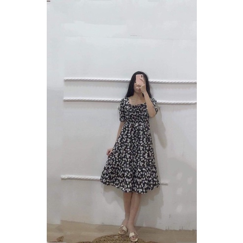 Váy hoa cúc chun ngực tay phồng HS6