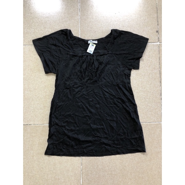 size M áo thun nữ kiểu cổ vuông đen nhánh 2hand Nhật mới còn tag
