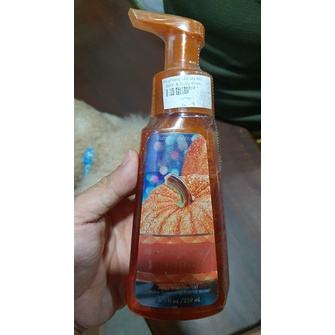 Xà phòng bọt rửa tay diệt khuẩn Bath &amp; Body Works Gentle Foaming Hand Soap Sweet Cinnamon Pumpkin 259ml (Mỹ)