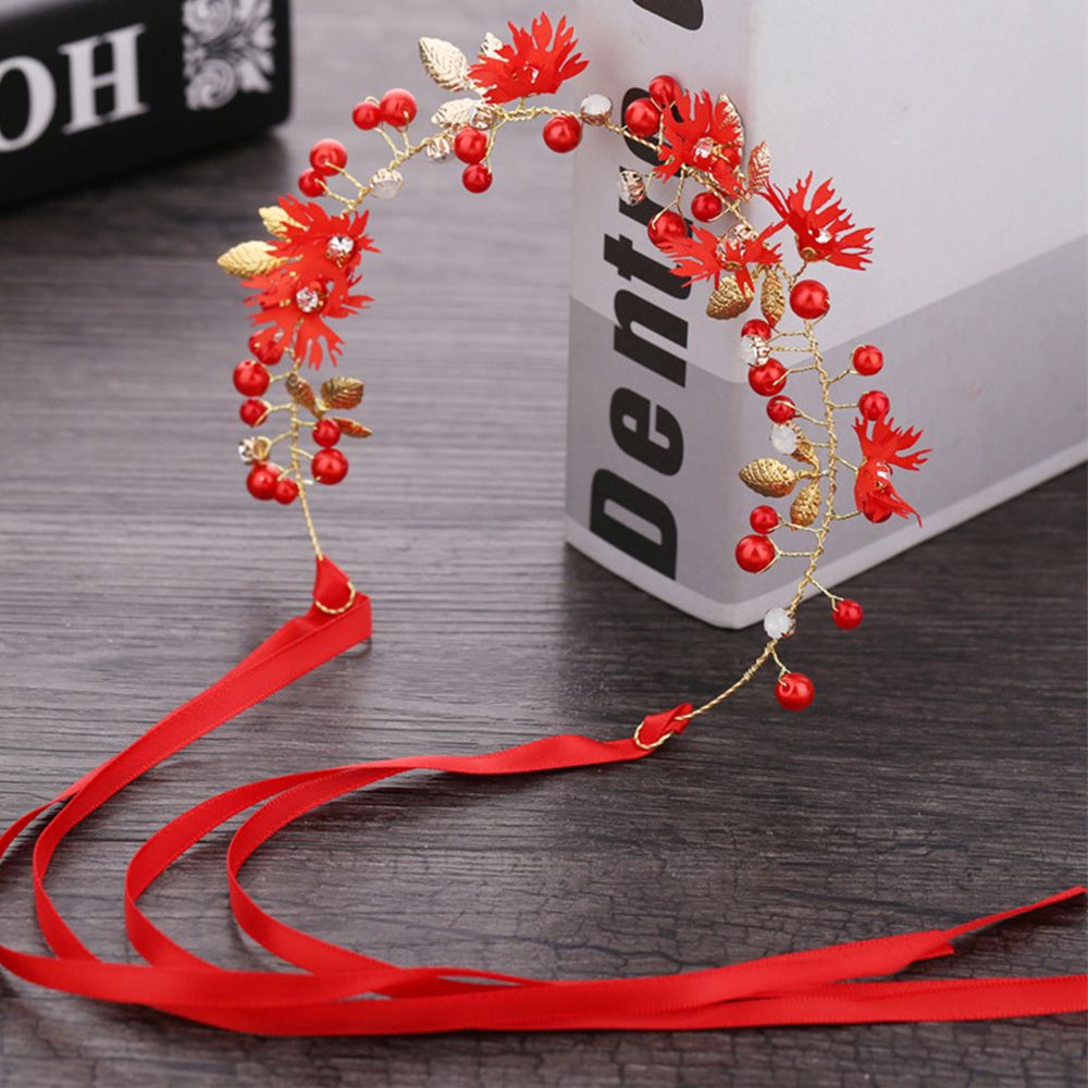 Vòng hoa cúc đính ngọc trai trang trí tóc cô dâu