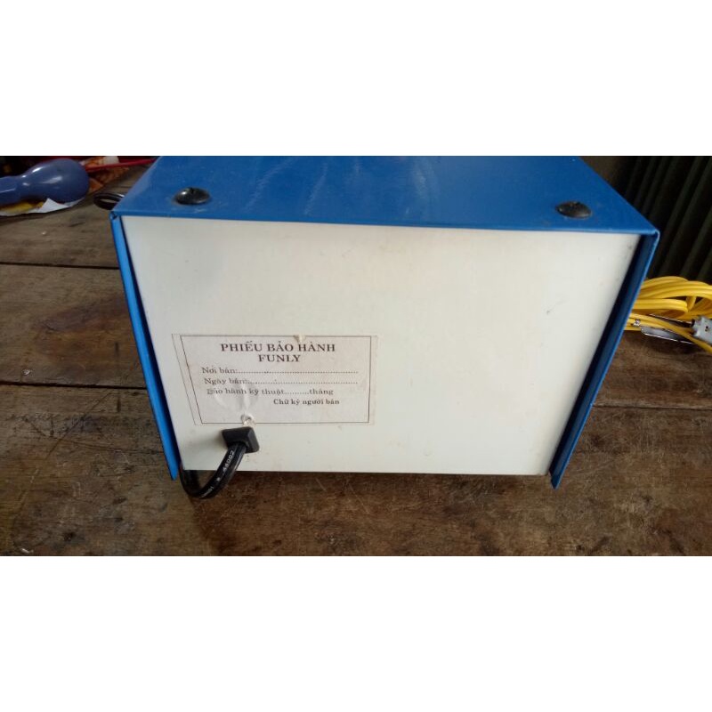 Bộ Sạc Ắc Quy,máy nạp sạc acquy FUNLY 7/7A/h nạp bình 12v,củ qua sử dụng sài bình thường tốt như hình bấm cho a,em cần.