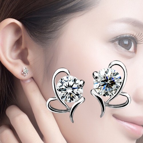 Đôi Bông Tai Hình Trái Tim Đính Đá Thời Trang Cho Nữ