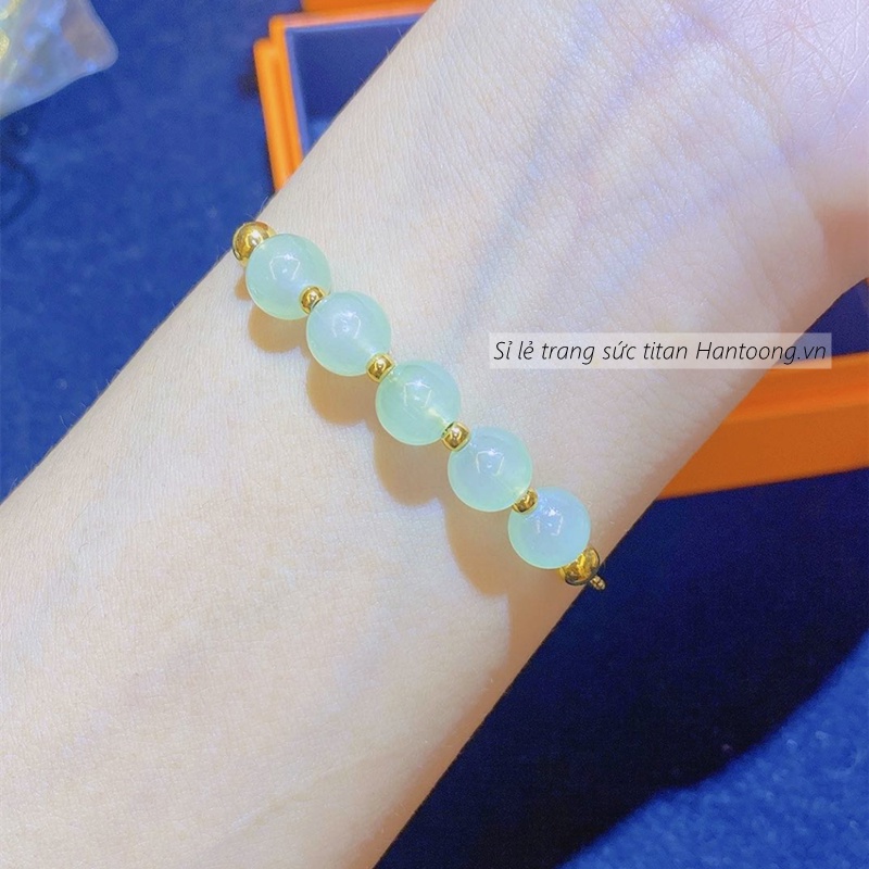 Vòng tay titan nữ không gỉ xâu hạt ngọc màu xanh thời trang sang trọng mẫu mới
